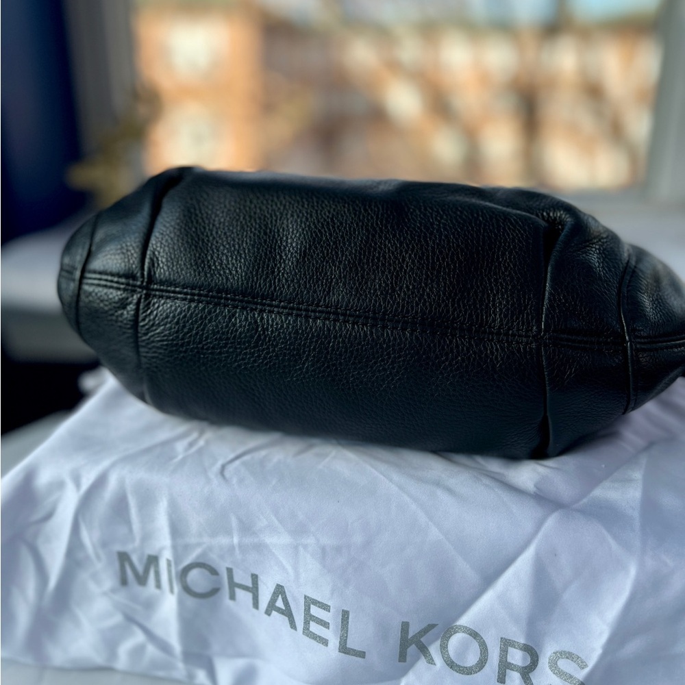 Michael Kors Black Leather Convertible Hobo Bag w/ Gold Hardware - Picture 12 of 16